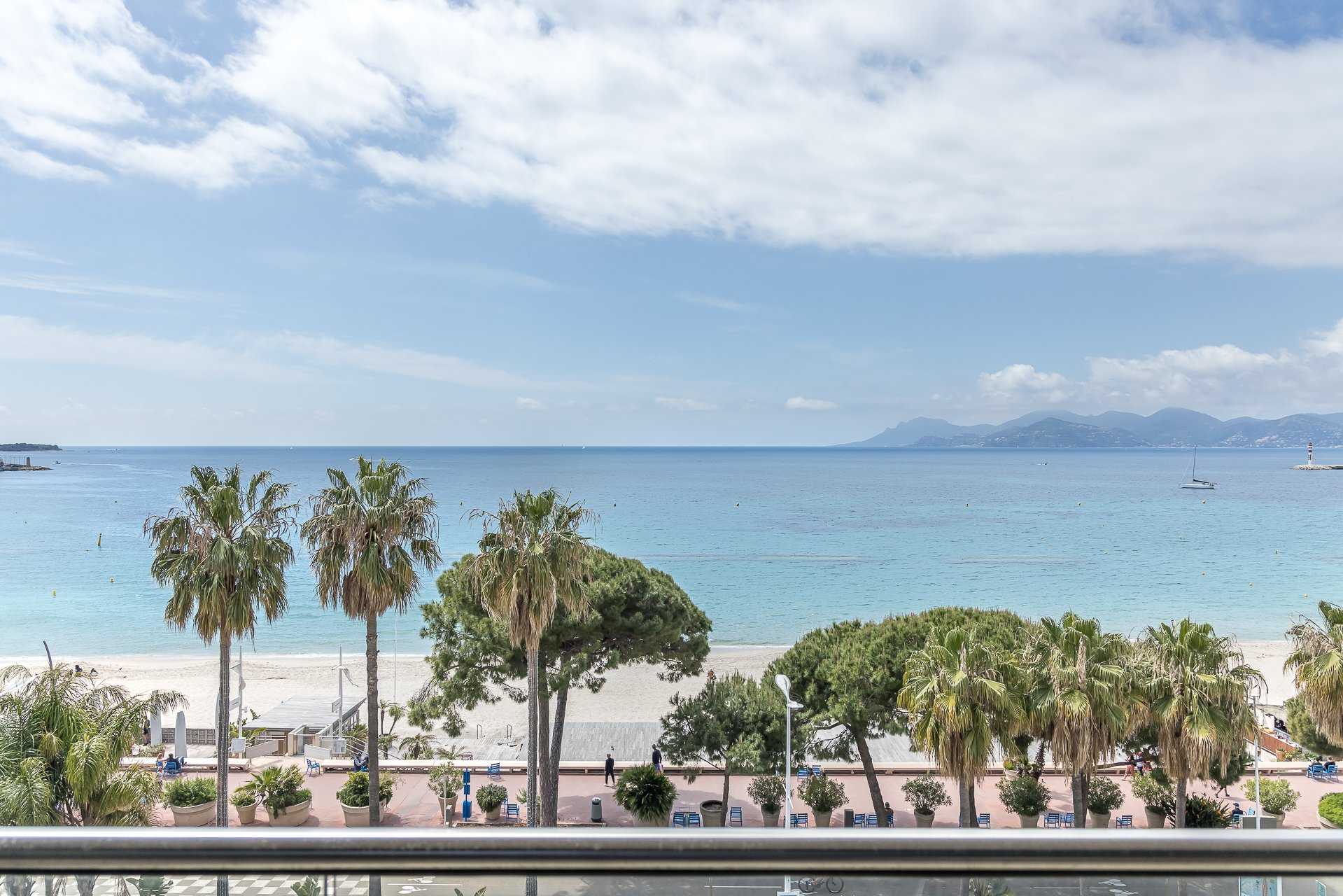 Eigentumswohnung im Cannes, Provence-Alpes-Côte d'Azur 10054022
