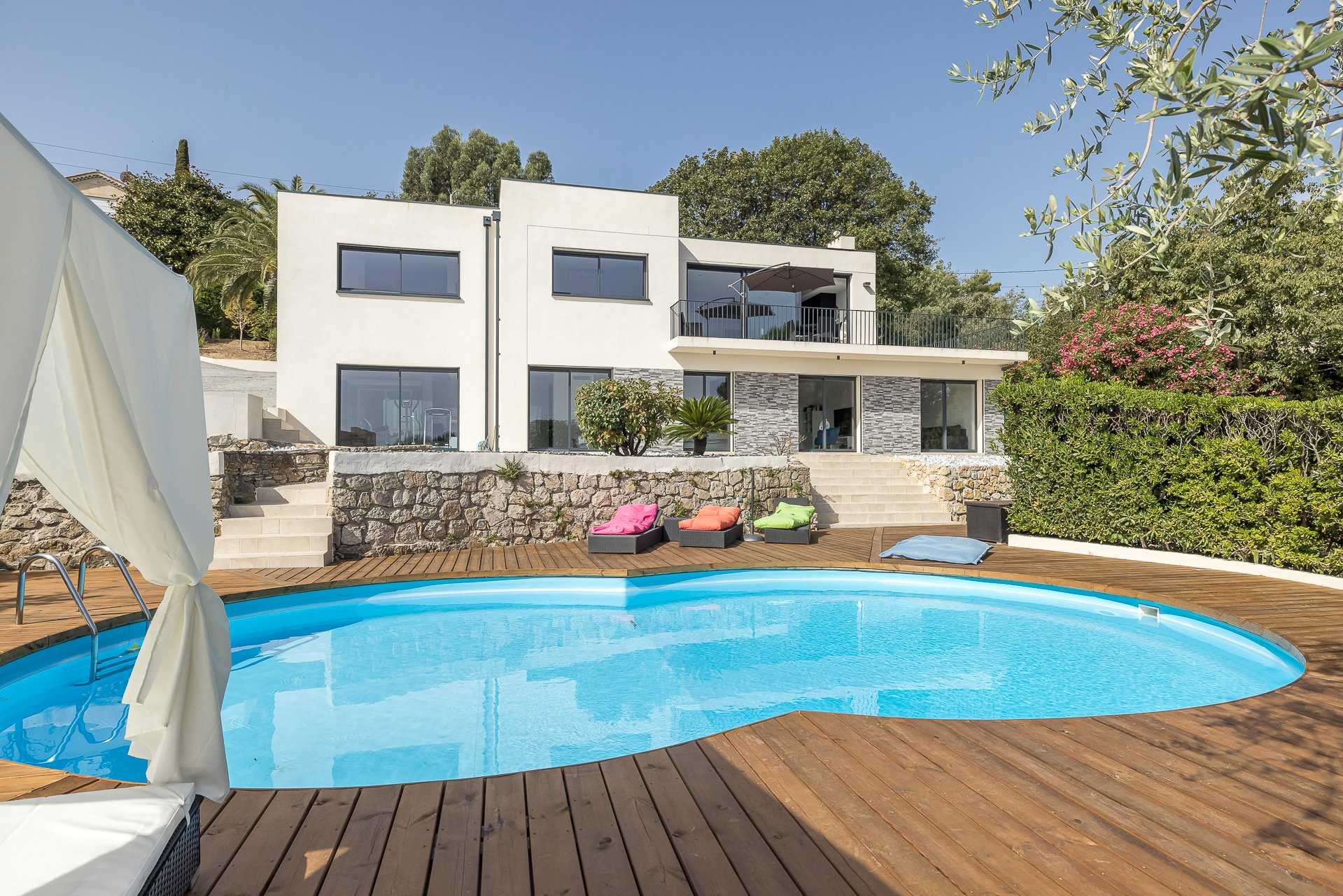 House in Vallauris, Provence-Alpes-Cote d'Azur 10054028