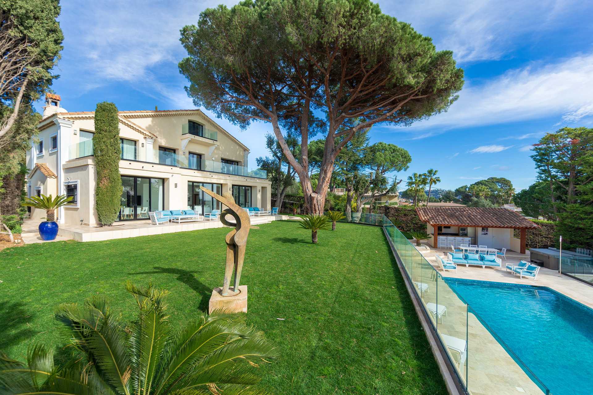 House in La Bocca, Provence-Alpes-Cote d'Azur 10054040