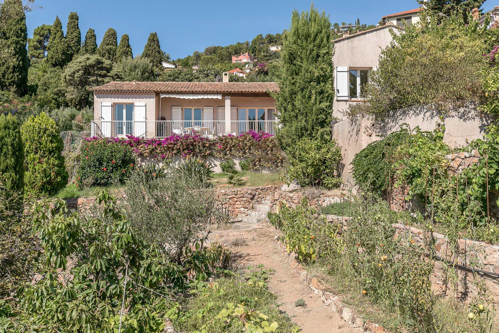 rumah dalam Valescure, Provence-Alpes-Côte d'Azur 10054048