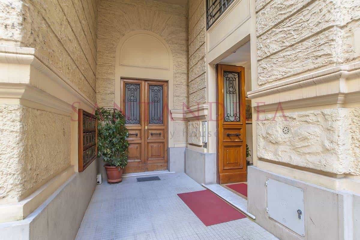 Condominium in Roma,  10054147