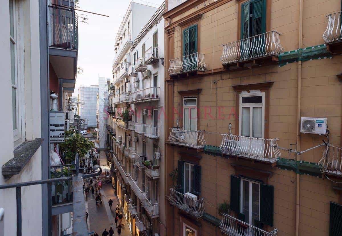 Condominium in Napoli,  10054350