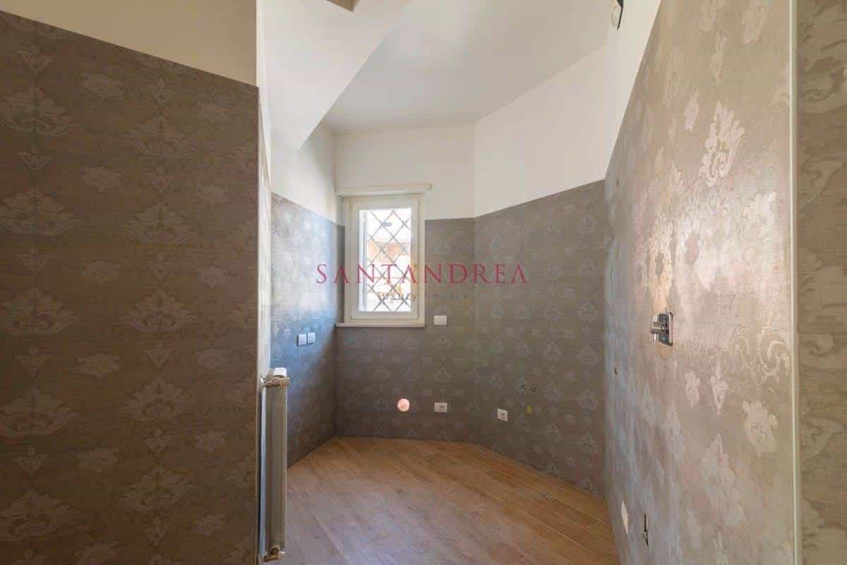 House in Roma,  10054446