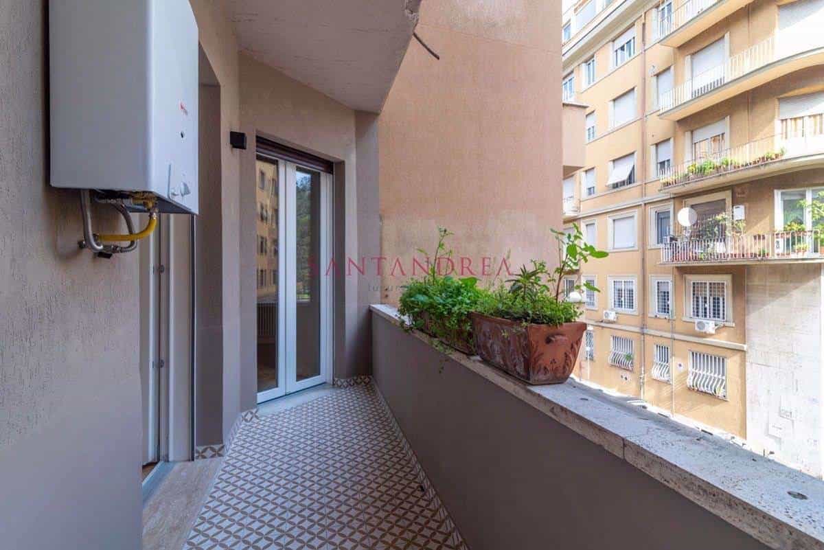 Condominium in Roma,  10054494