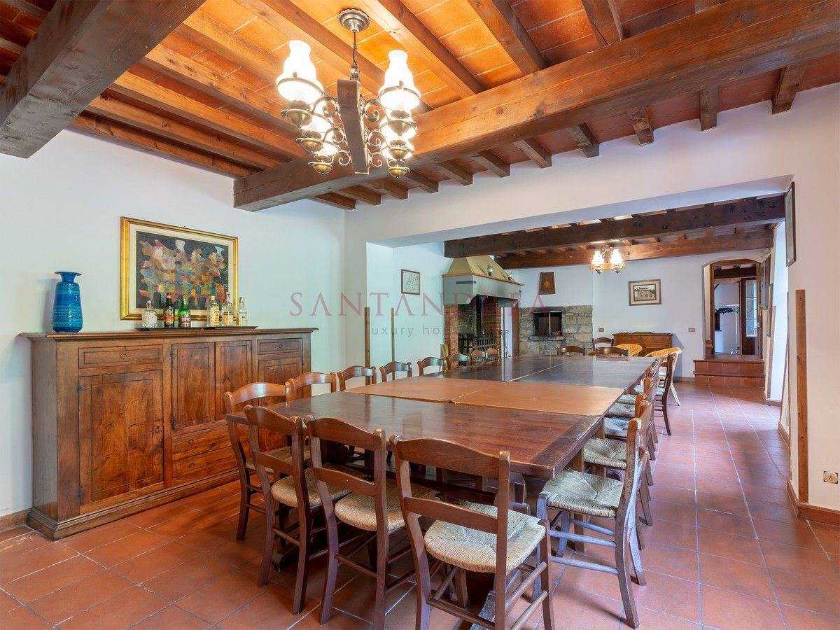Condominium in Prato,  10054580