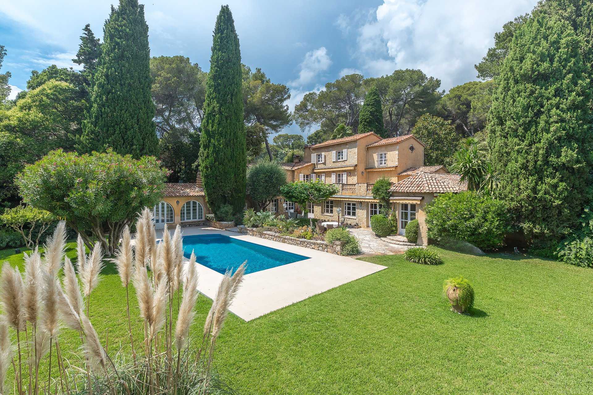 rumah dalam Golfe-Juan, Provence-Alpes-Côte d'Azur 10055154