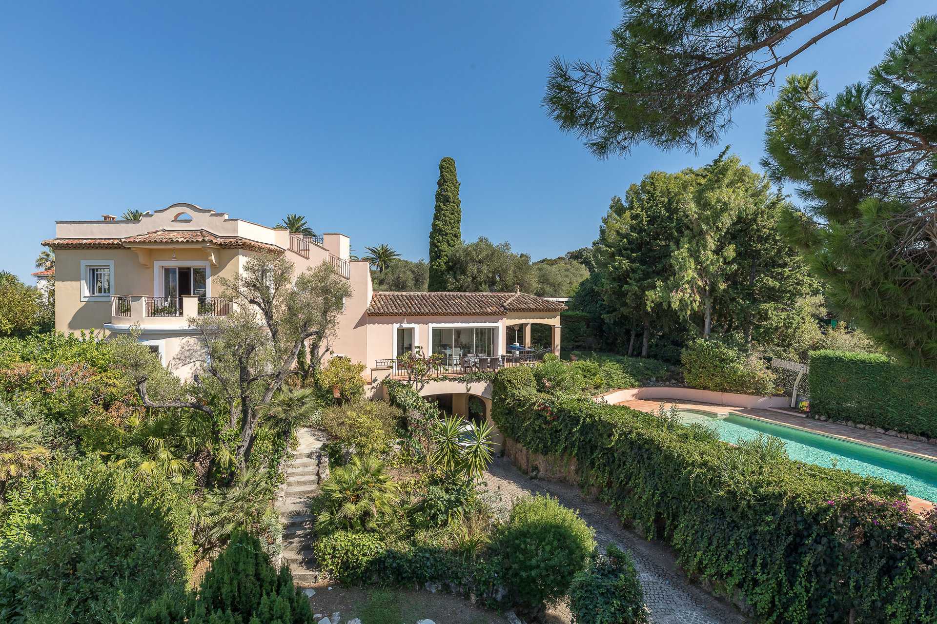 rumah dalam Juan-les-Pins, Provence-Alpes-Côte d'Azur 10055171