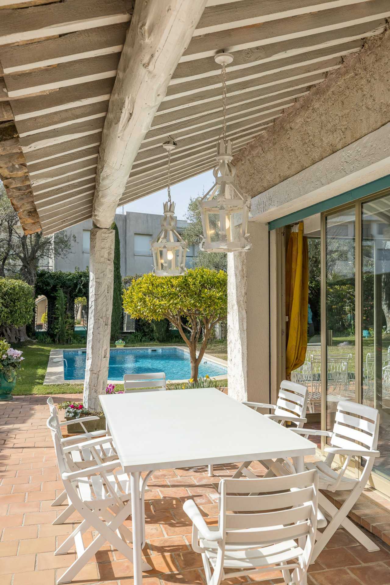 House in Juan-les-Pins, Provence-Alpes-Cote d'Azur 10055179