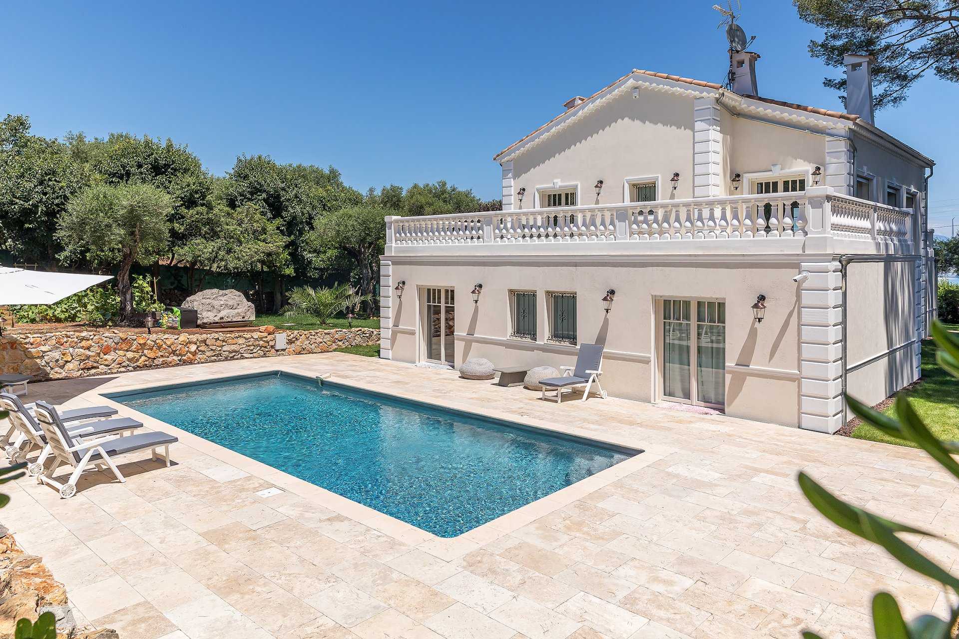 Rumah di Juan-les-Pins, Provence-Alpes-Cote d'Azur 10055184