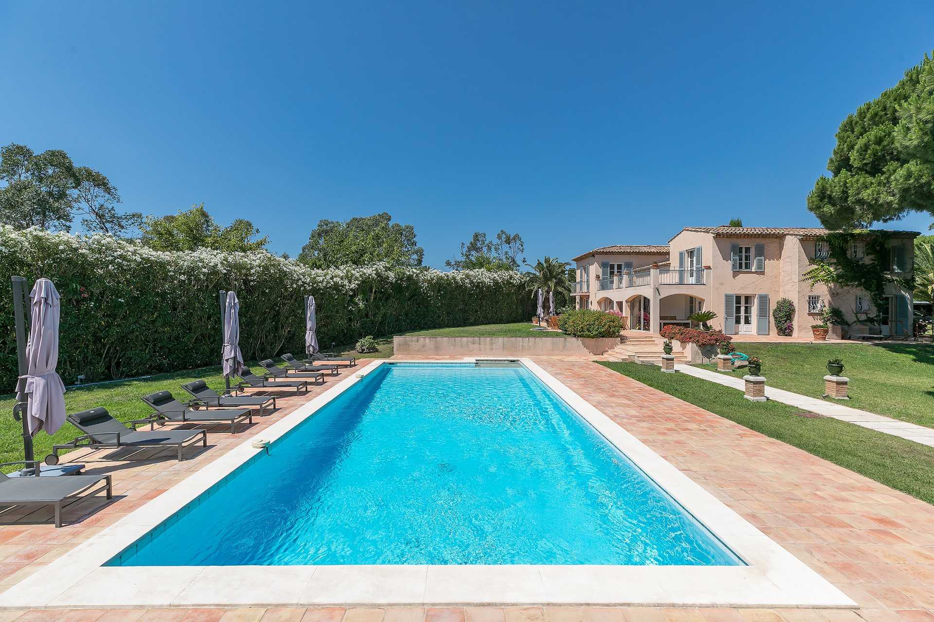 House in Saint-Tropez, Provence-Alpes-Cote d'Azur 10055241