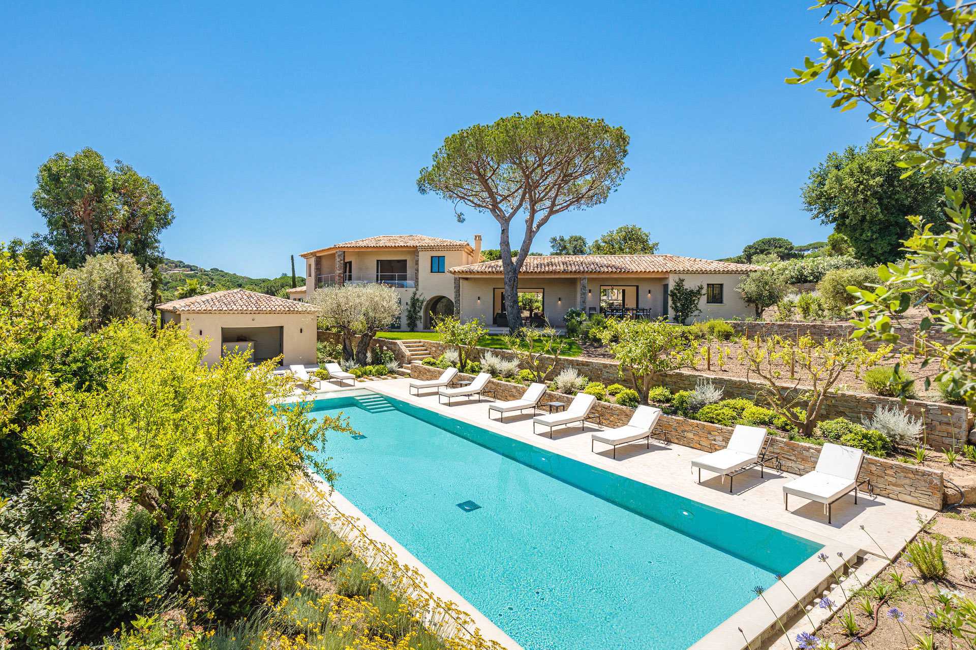 House in Saint-Tropez, Provence-Alpes-Cote d'Azur 10055249