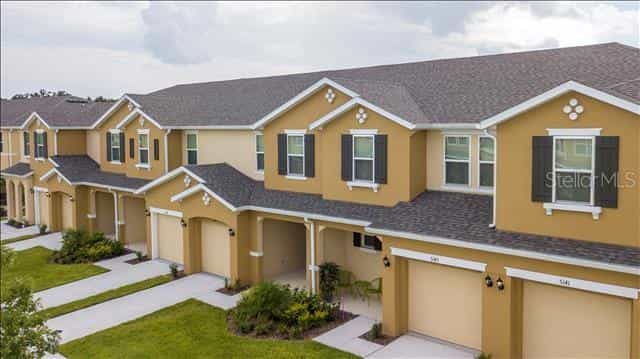 жилой дом в Озеро Буэна Виста, Флорида 10056542