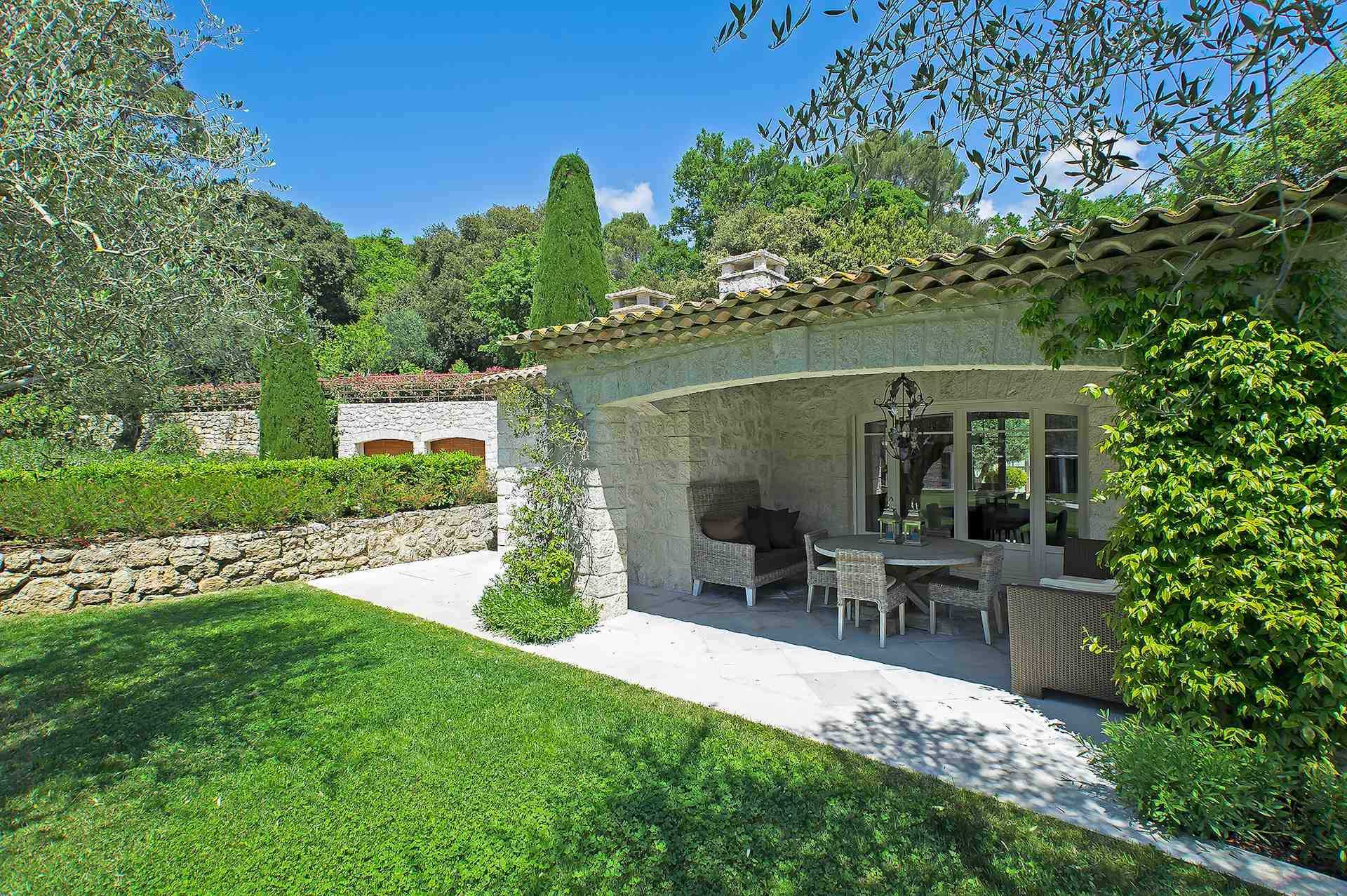 Rumah di Le Cannet, Provence-Alpes-Cote d'Azur 10056940