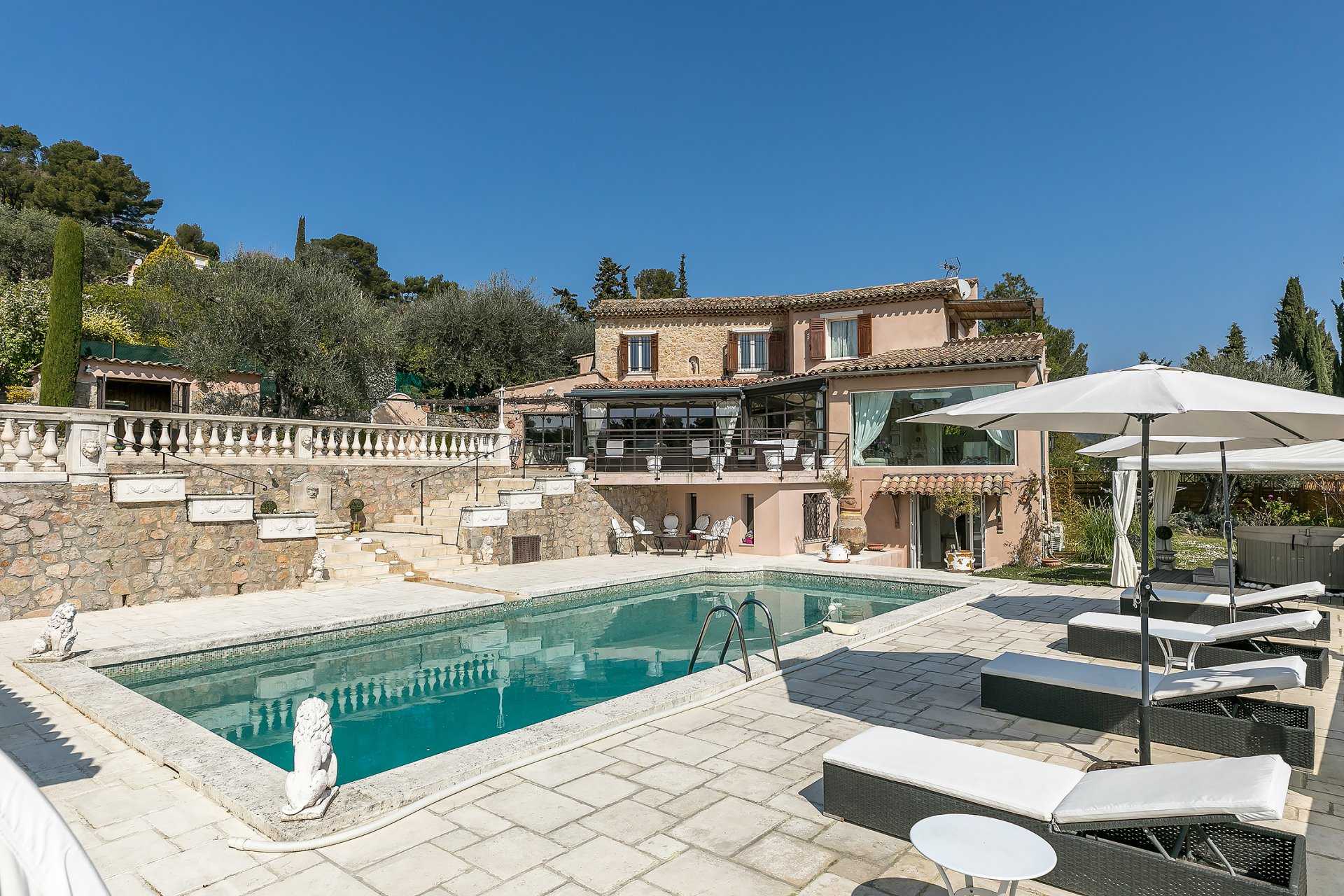 Talo sisään Mougins, Provence-Alpes-Cote d'Azur 10056950