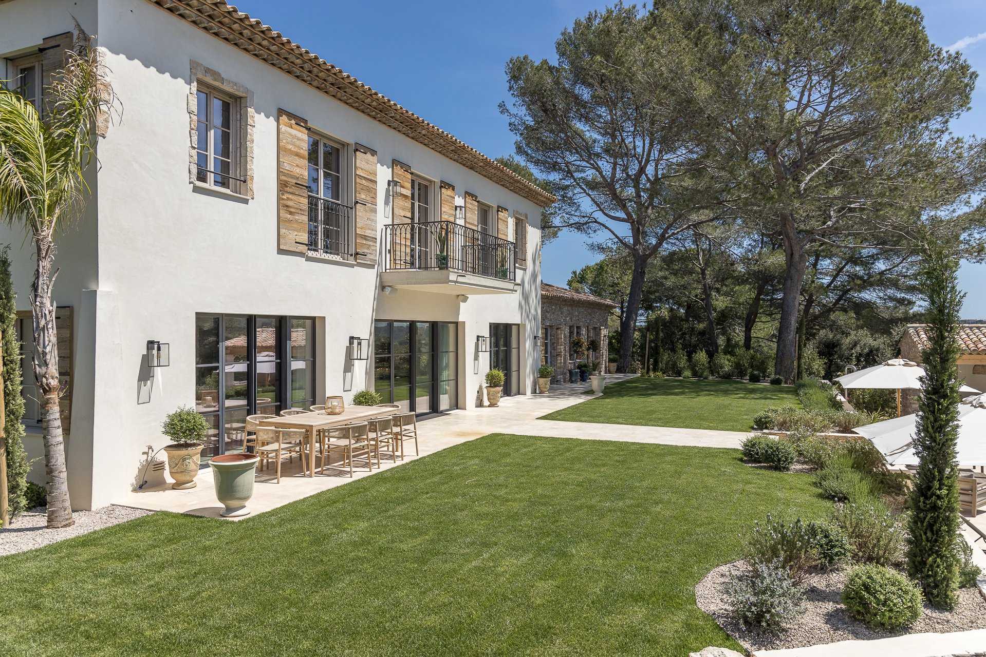 Talo sisään Mougins, Provence-Alpes-Cote d'Azur 10056967