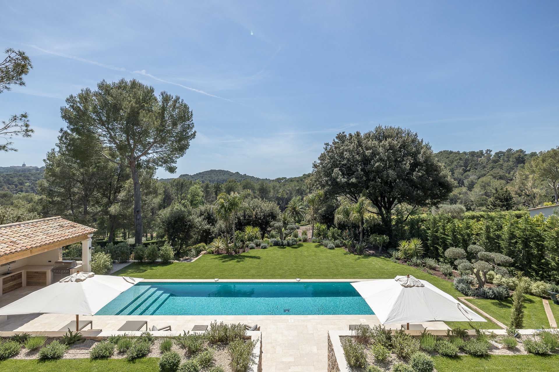Talo sisään Mougins, Provence-Alpes-Cote d'Azur 10056967