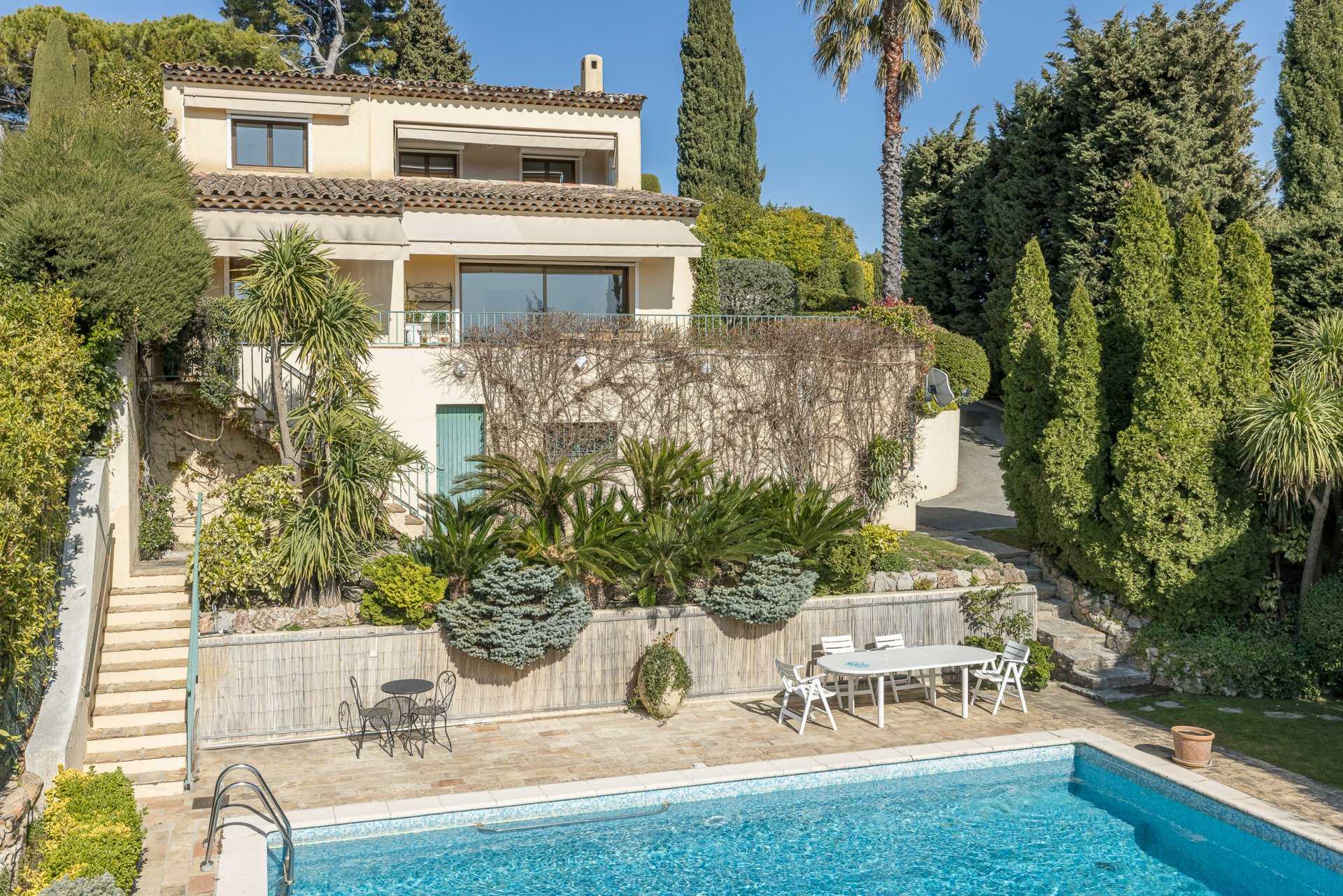 Rumah di Mougin, Provence-Alpes-Cote d'Azur 10056971
