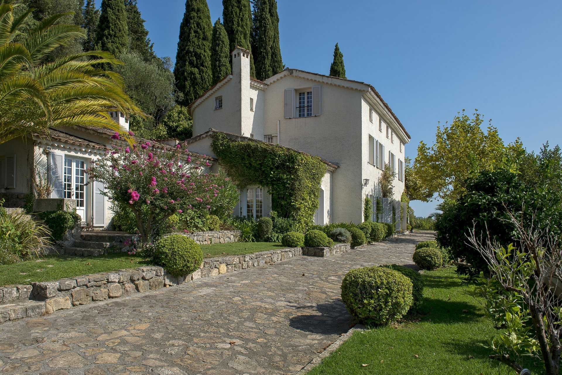 Huis in Grasse, Provence-Alpes-Côte d'Azur 10056975