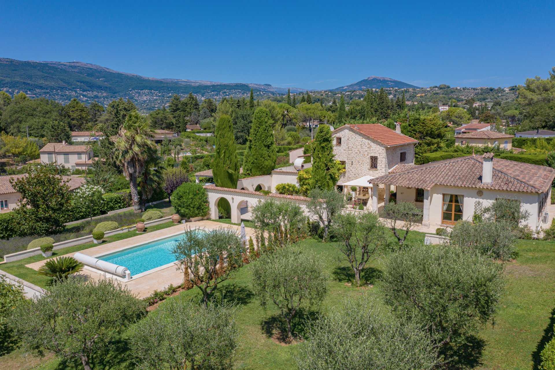 Hus i Mouans-Sartoux, Provence-Alpes-Cote d'Azur 10057000