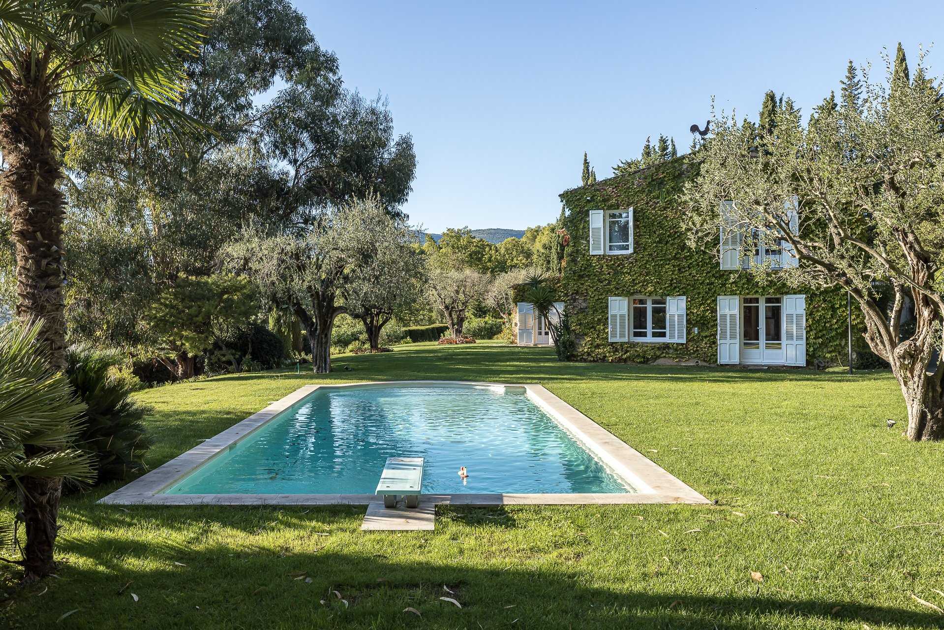 Hus i Mouans-Sartoux, Provence-Alpes-Cote d'Azur 10057006