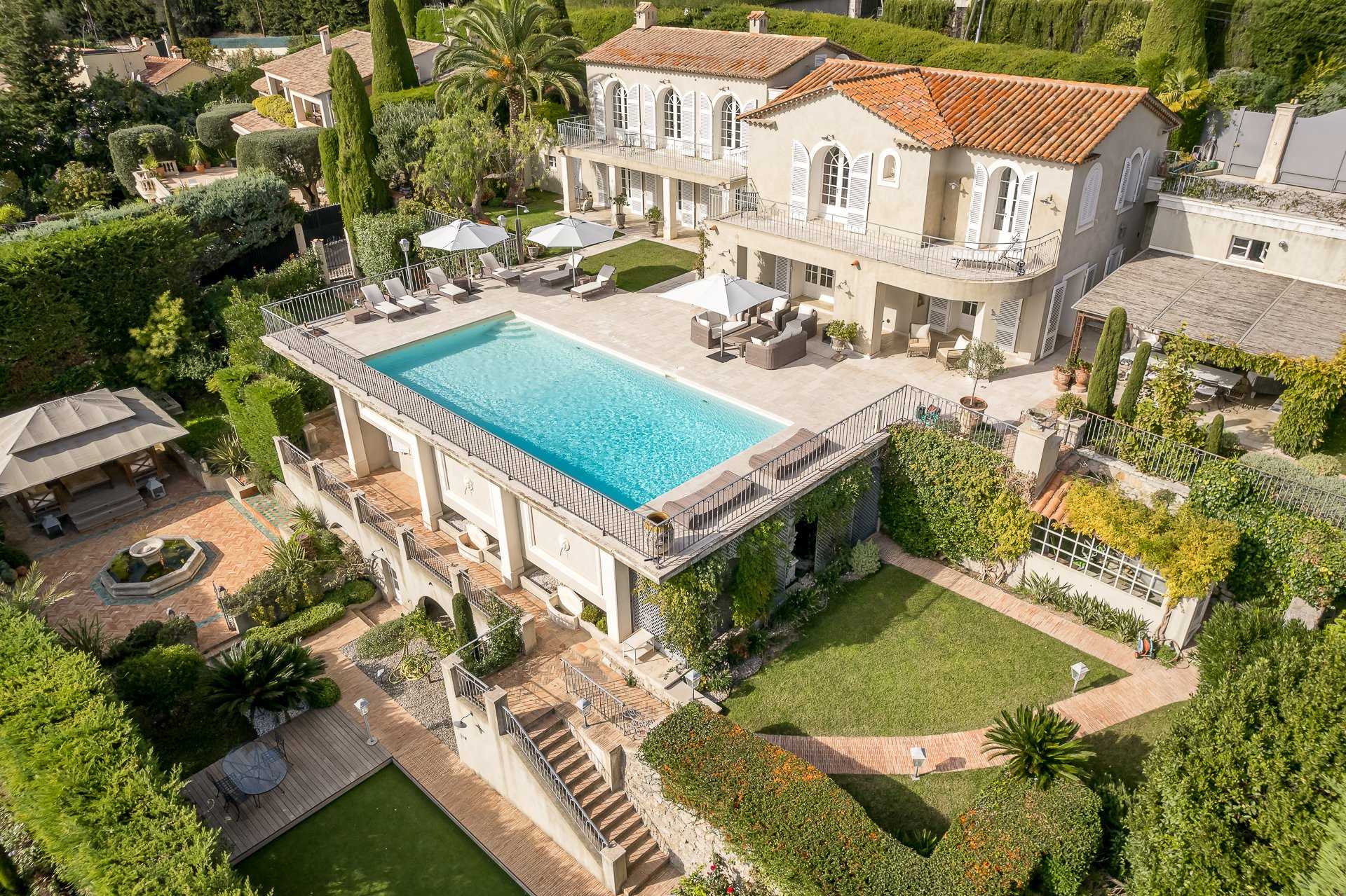 House in Mougins, Provence-Alpes-Cote d'Azur 10057014