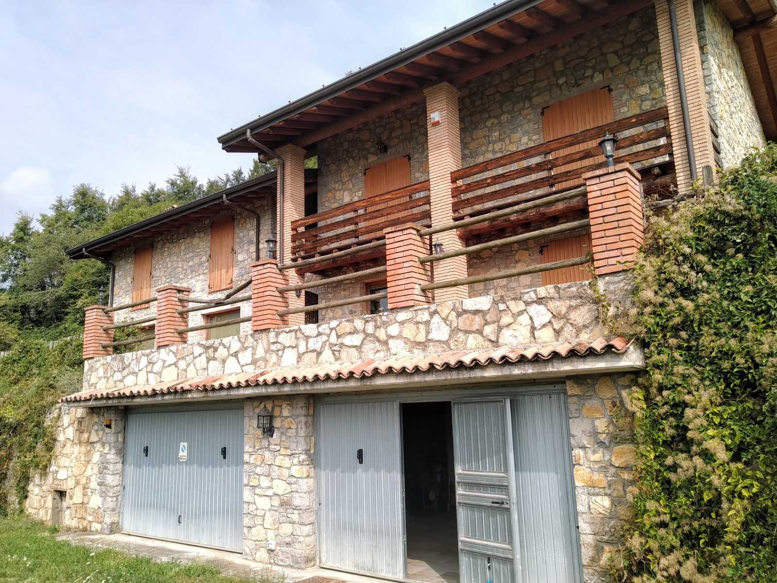 жилой дом в Bergamo, Lombardy 10057069