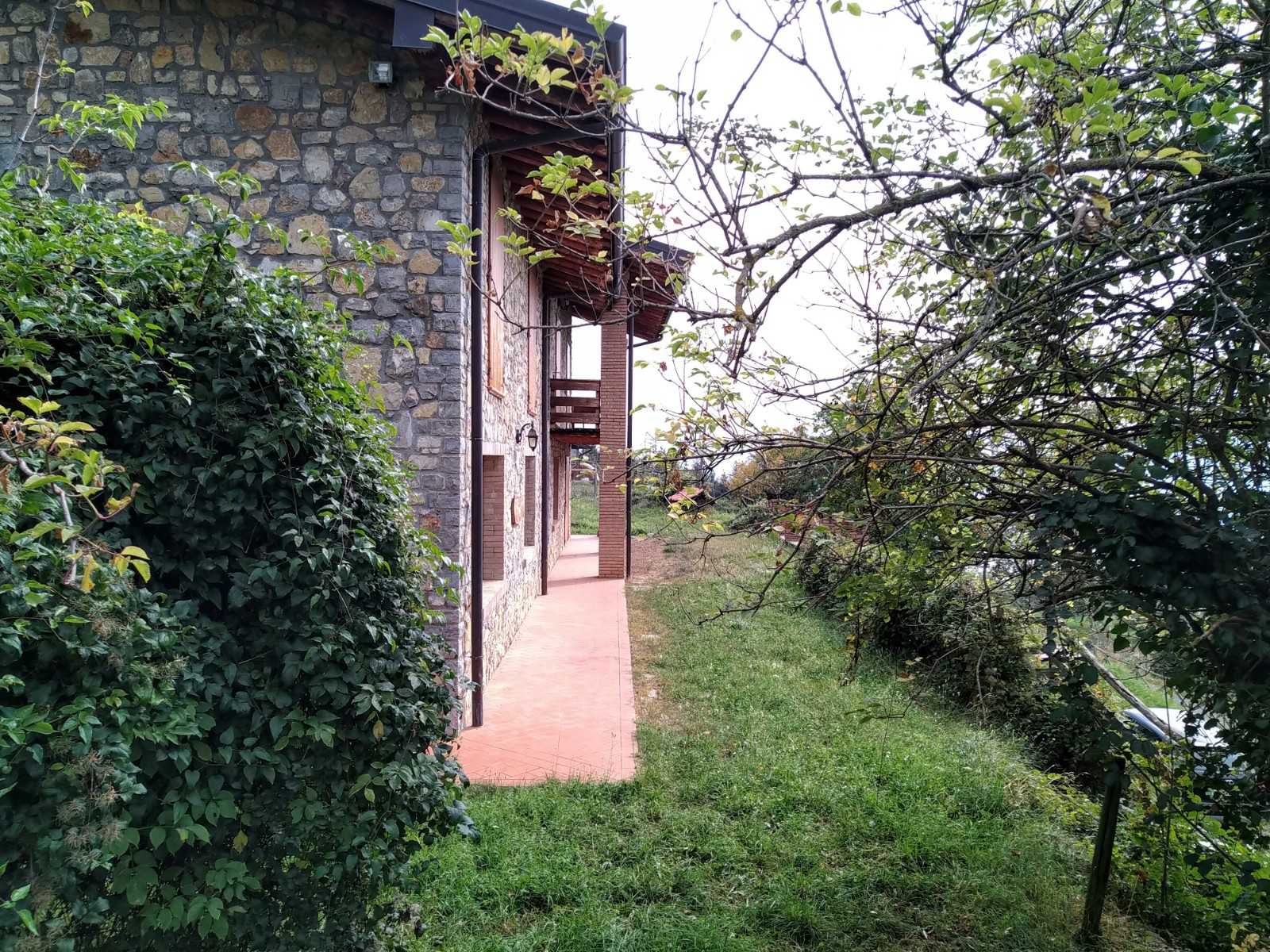 rumah dalam Bergamo, Lombardy 10057069