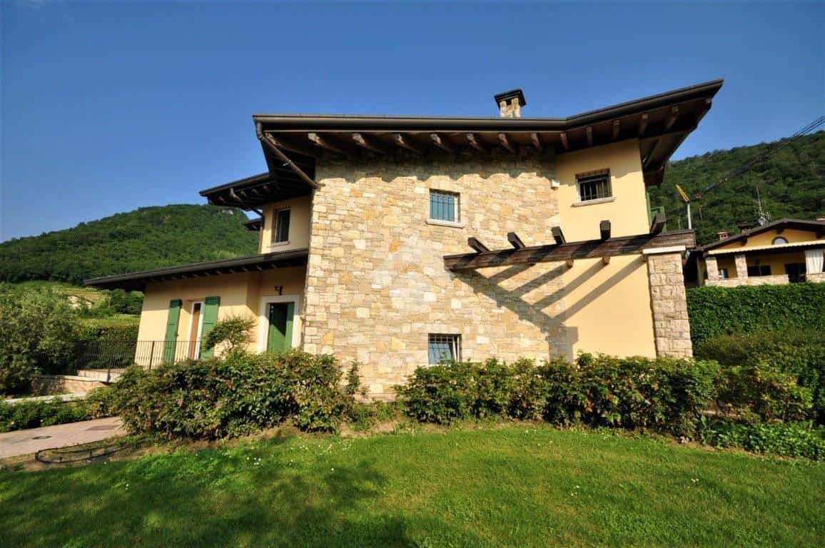 房子 在 Paratico, Lombardy 10057136
