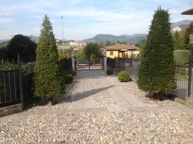 House in Paratico, Lombardy 10057136