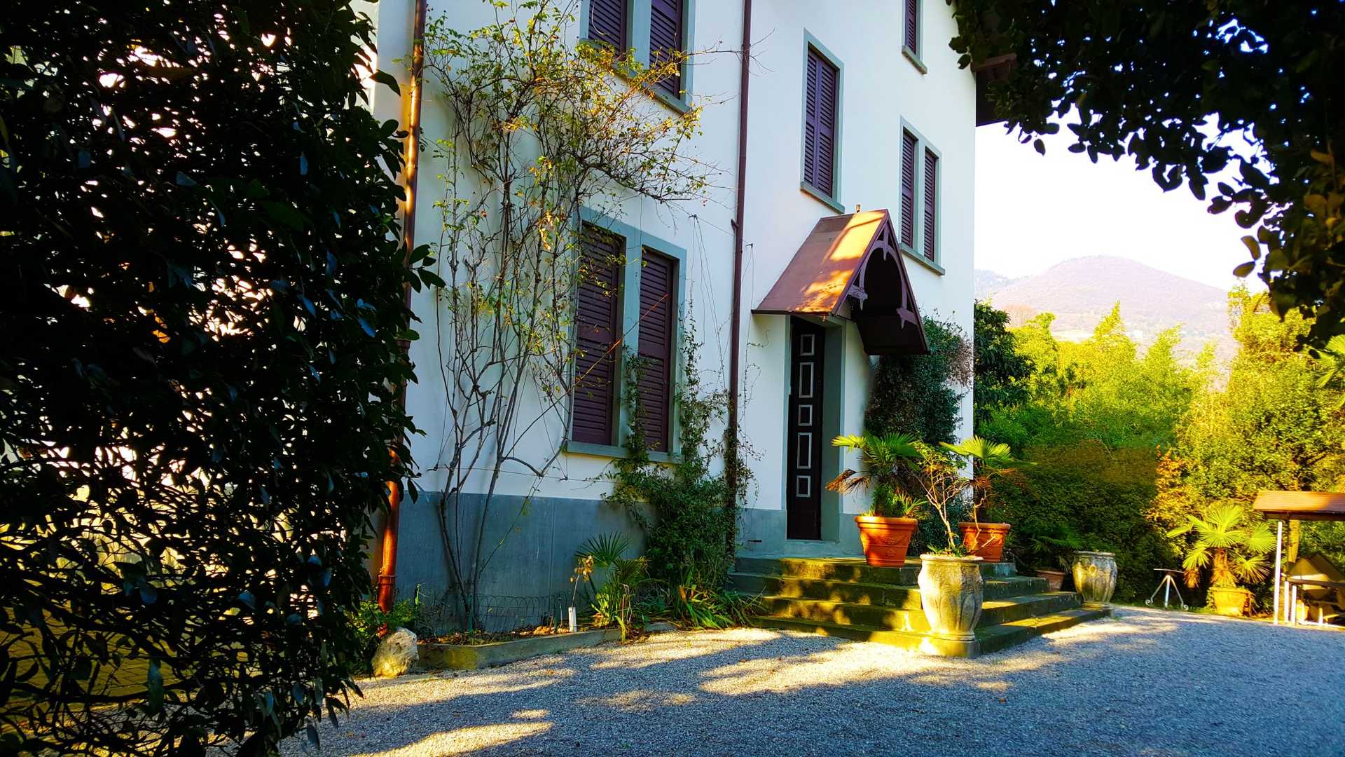 σπίτι σε Tavernola Bergamasca, Lombardy 10057148