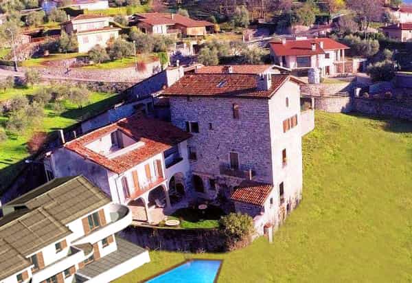 House in Esmate, Lombardy 10057152