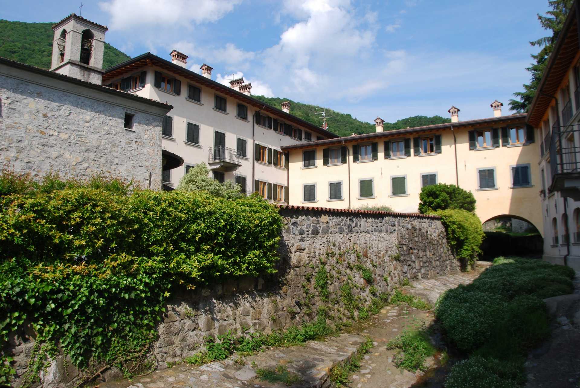 Condominium in Esmate, Lombardy 10057154