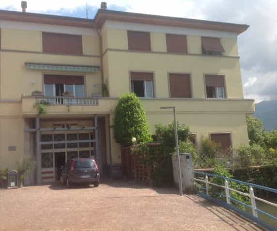 公寓 在 Lovere, Lombardy 10057155