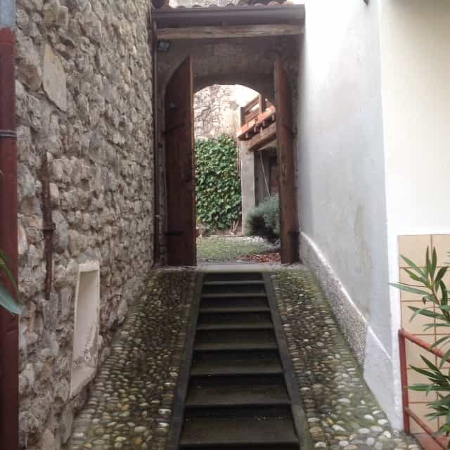 सम्मिलित में Solto Collina, Lombardy 10057158