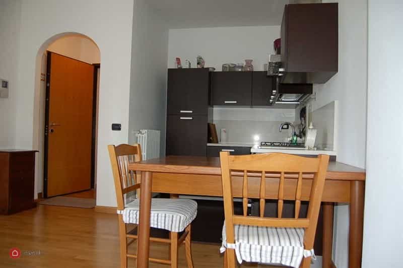 公寓 在 Predore, Lombardy 10057166