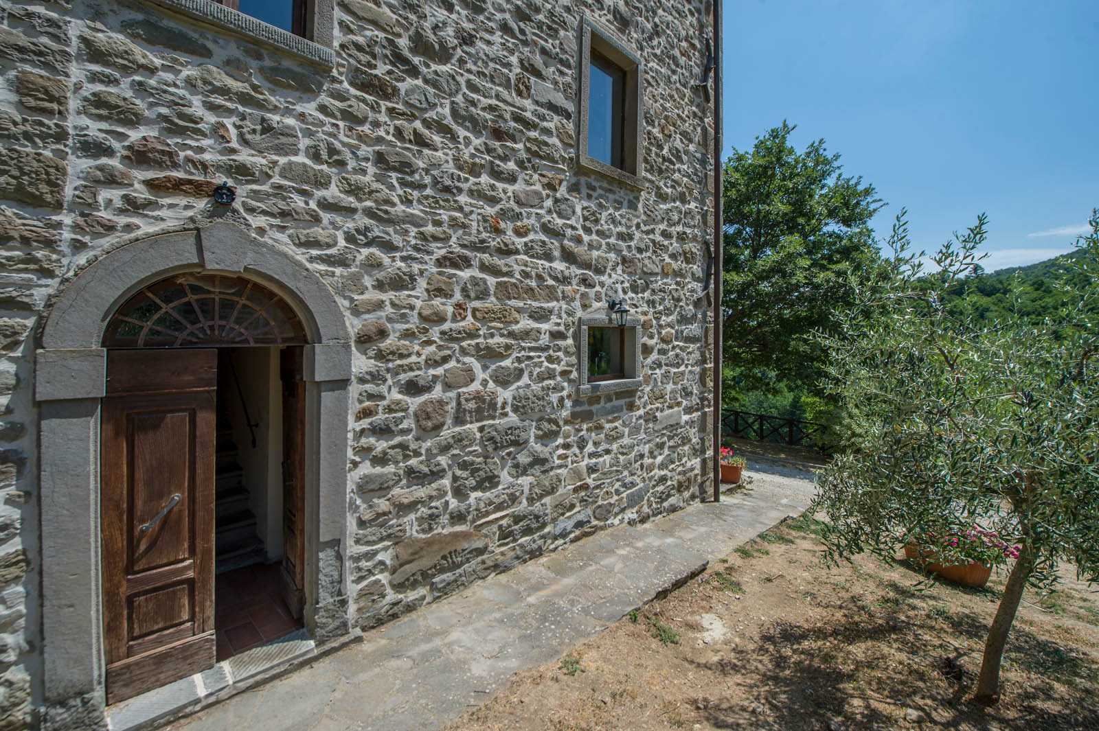 House in Caprese Michelangelo, Arezzo 10057835