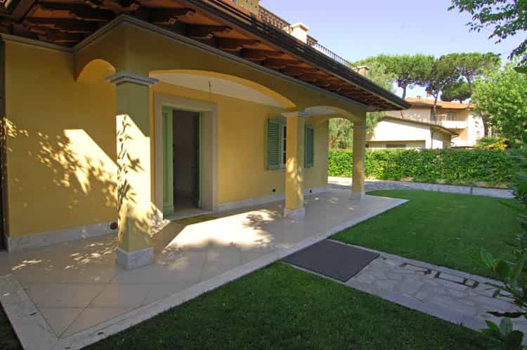 жилой дом в Форте дей Марми, Тоскана 10057838