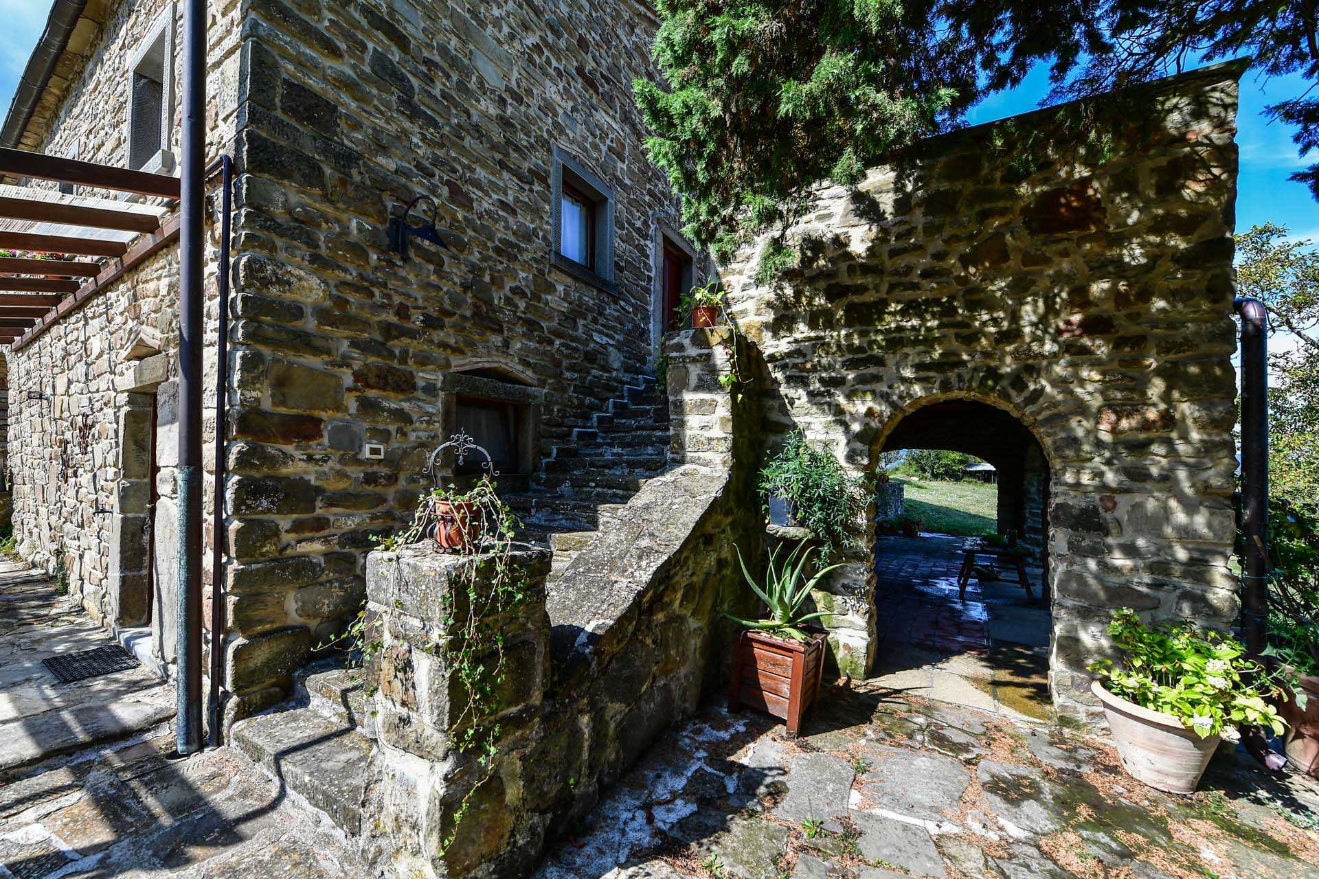 بيت في Caprese Michelangelo, Arezzo 10057852