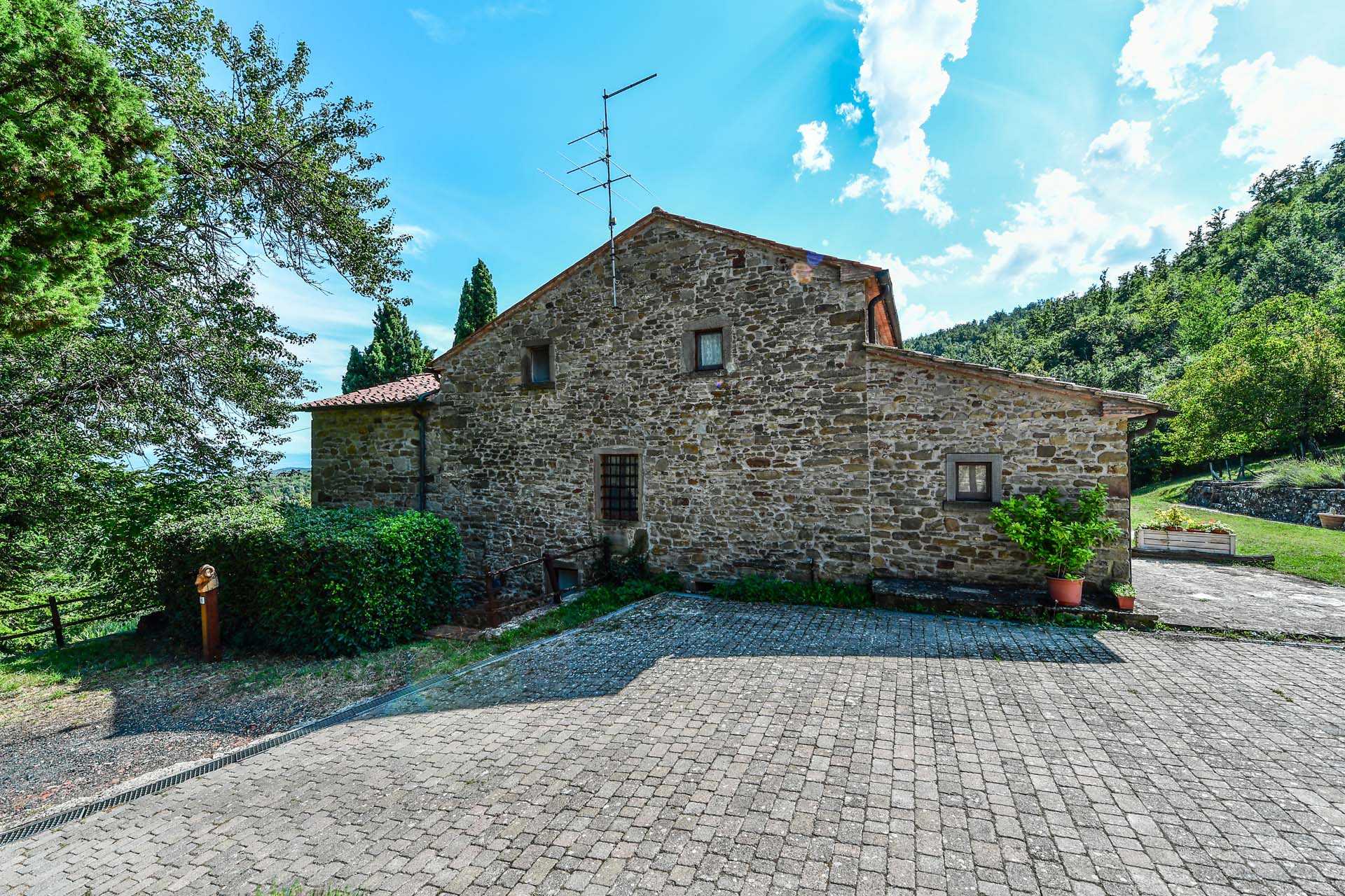 House in Caprese Michelangelo, Arezzo 10057852