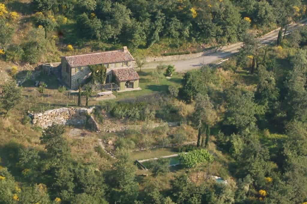 Rumah di Passignano sul Trasimeno, Umbria 10058079