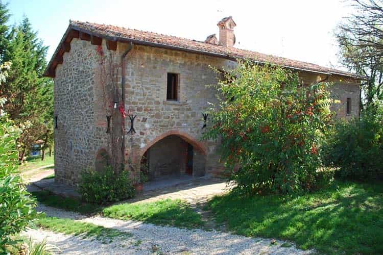 房子 在 Gubbio, Perugia 10058124