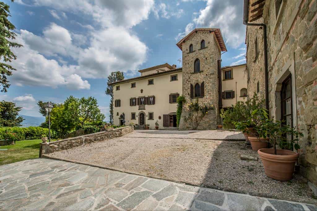 Rumah di Foiano della Chiana, Toskana 10058140