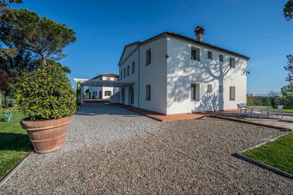 rumah dalam Palaia, Pisa 10058175