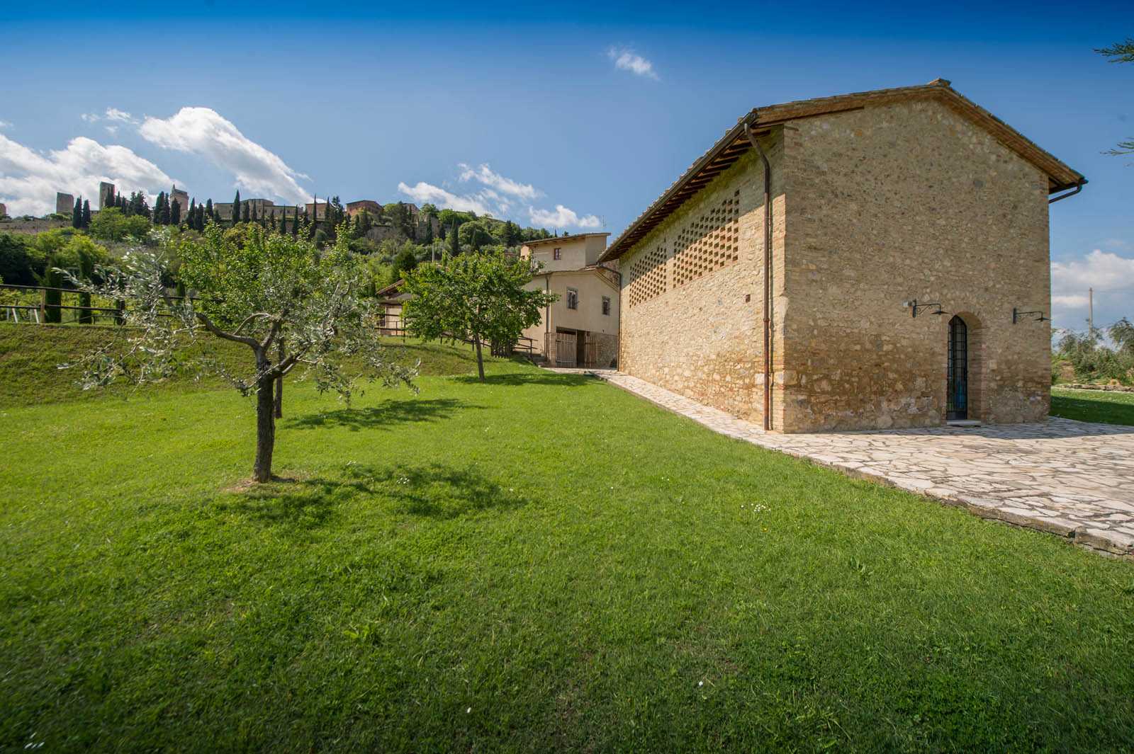 House in San Gimignano, Siena 10058346