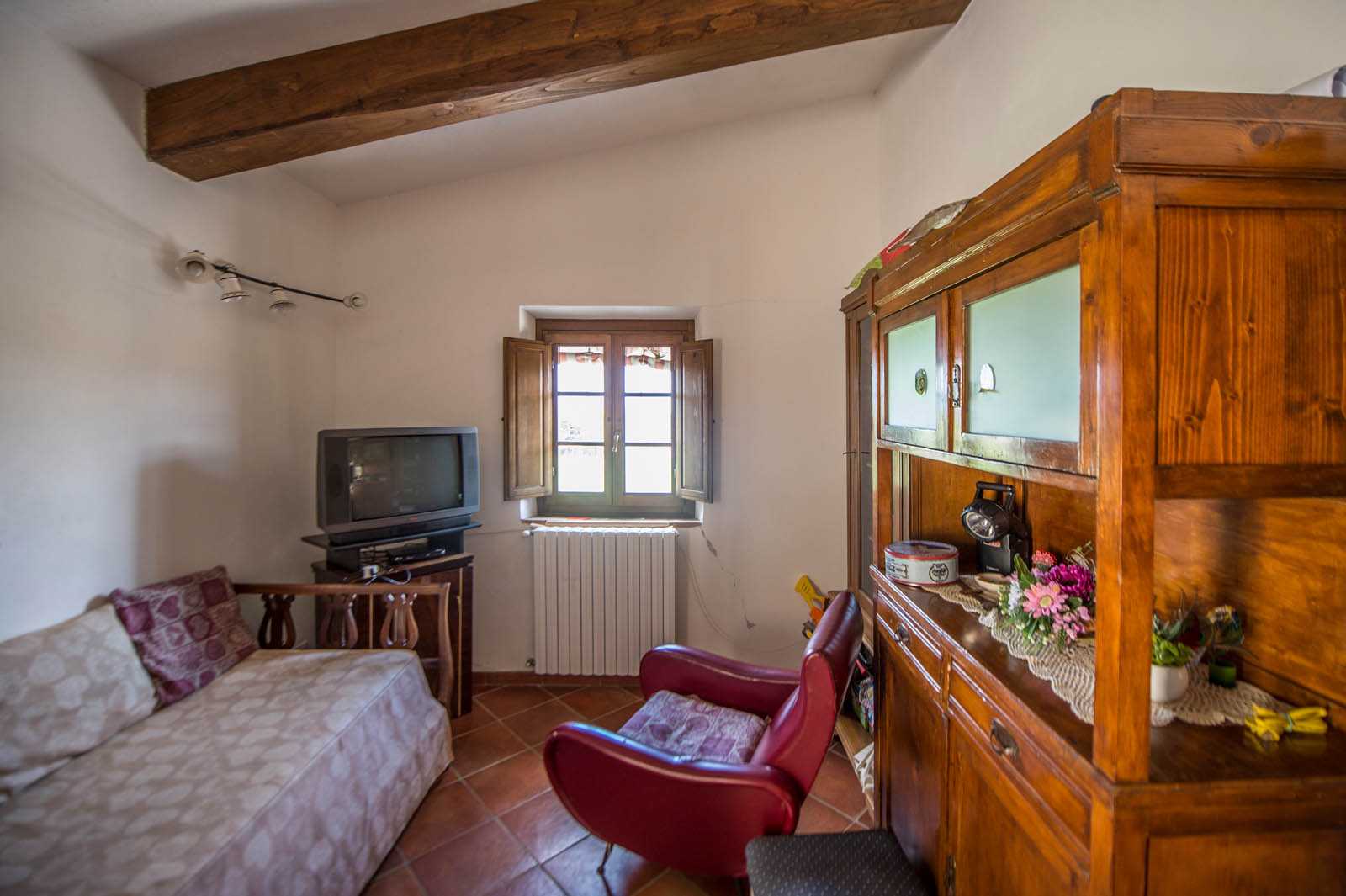 House in San Gimignano, Siena 10058346