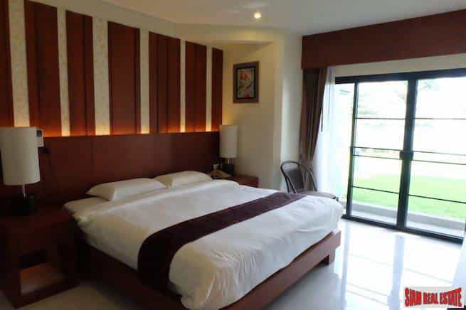 Condominium in Ban Pa Sak, Phuket 10058478