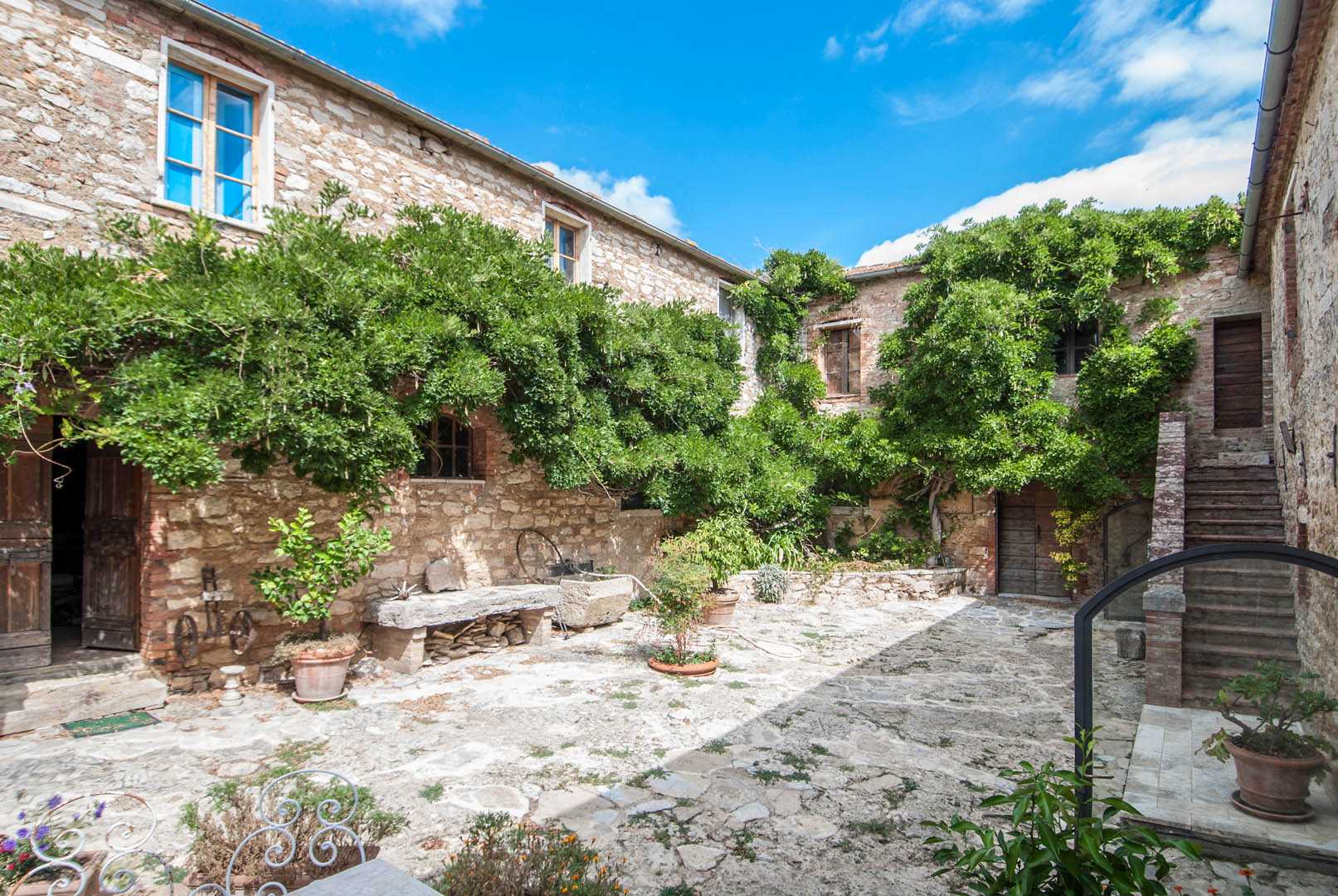 Rumah di Rapolano Terme, Toskana 10058496