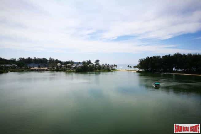 सम्मिलित में Laguna, Phuket 10058576
