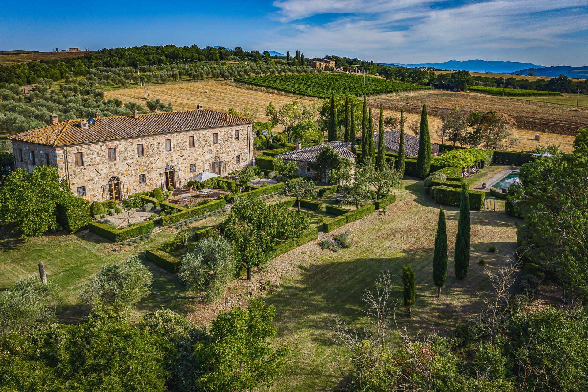House in San Quirico d'Orcia, Tuscany 10058593