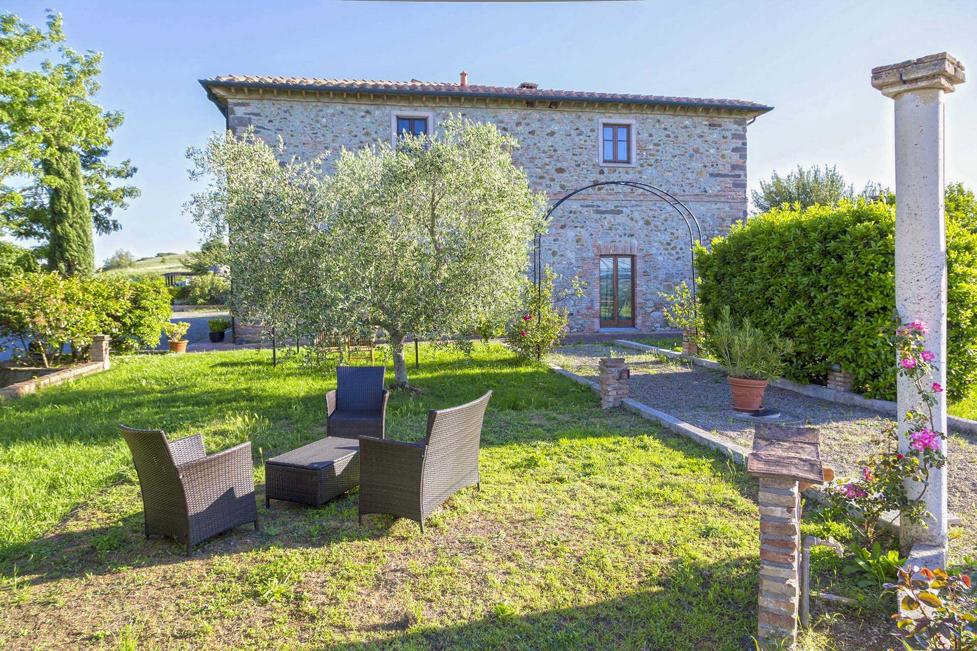 Rumah di Casciana Terme, Pisa 10058674